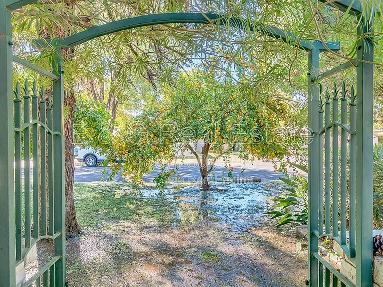 526 E Flynn Ln — Photo 33