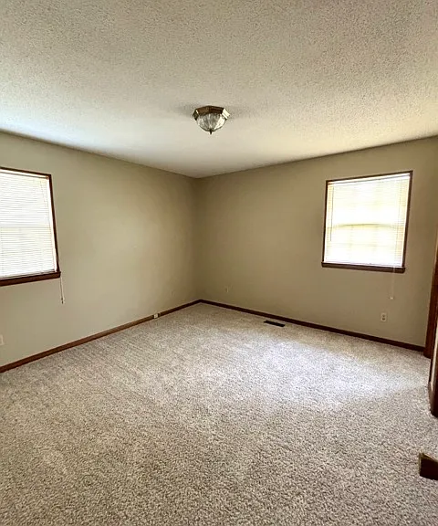 2566 Railroad St — Photo 13