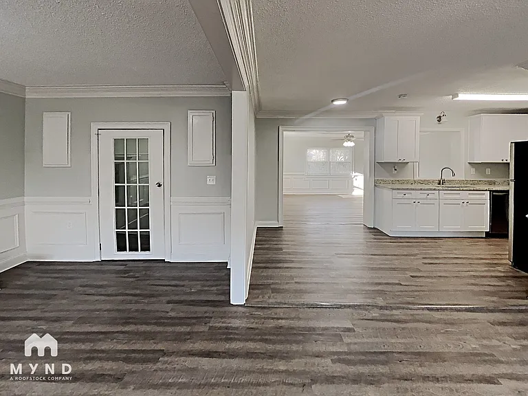 585 Oak Way — Photo 8