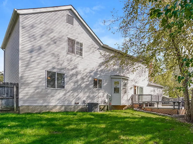 593 Bridgewater Ct — Photo 17