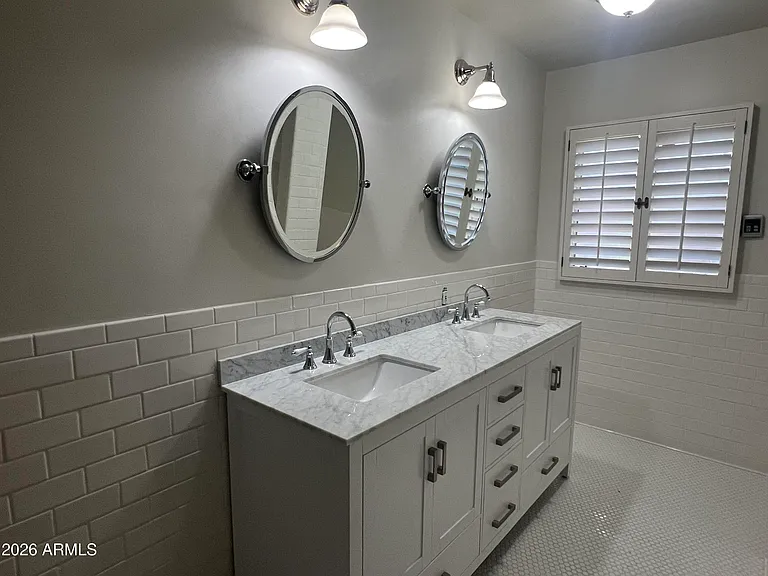 801 W Earll Dr — Photo 19