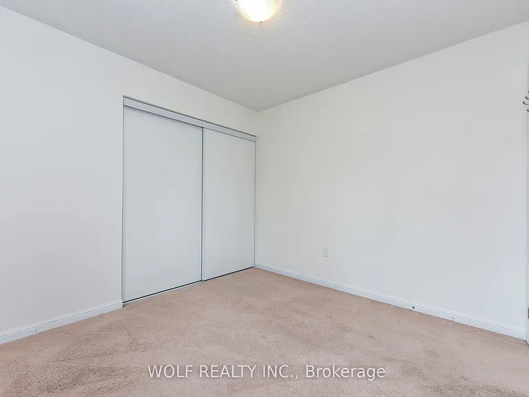 449 Tyrone Cres — Photo 24