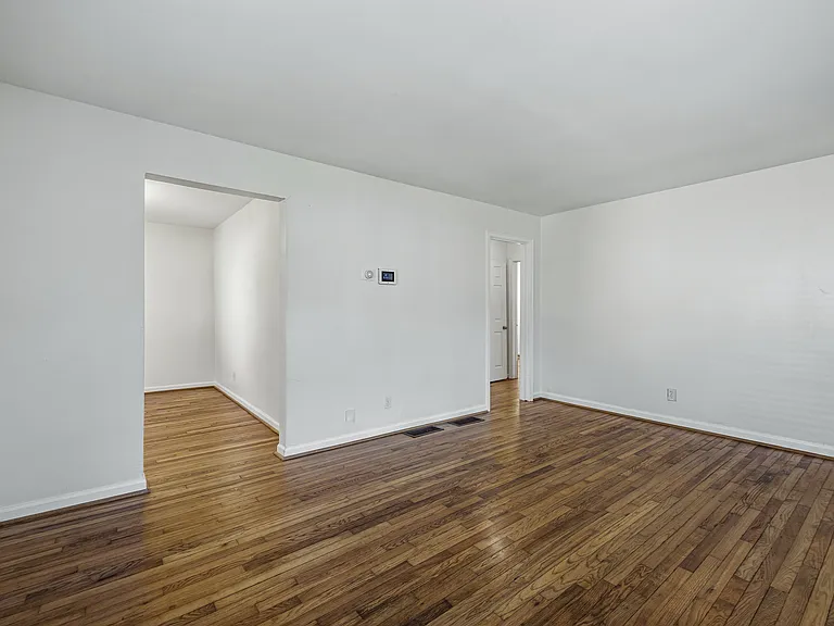 2583 Joyce Ave — Photo 8