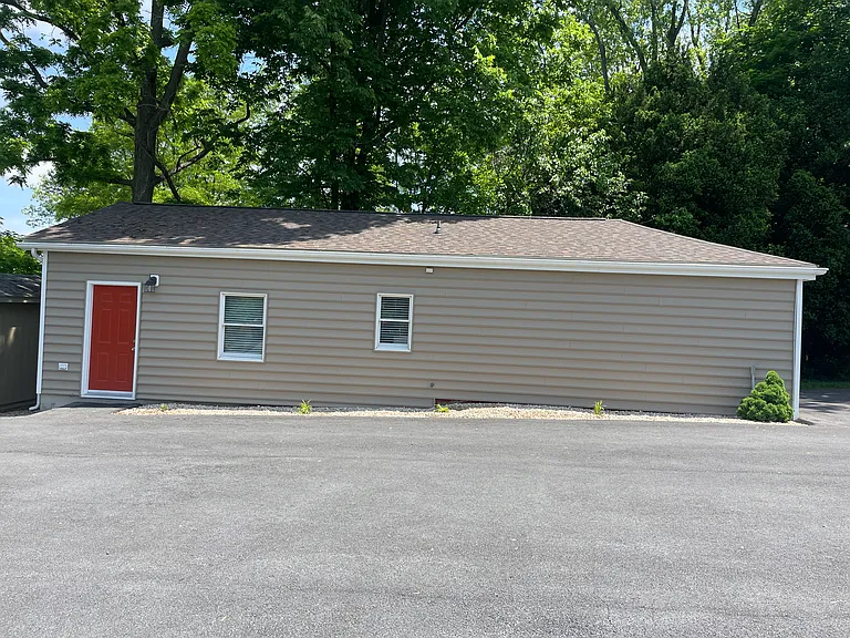 152 Westminster Pike — Photo 1