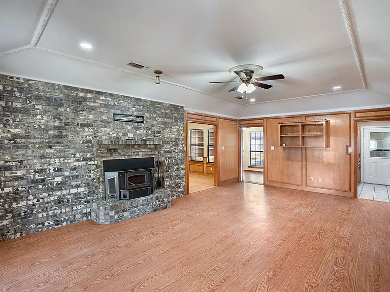 300 E Short St — Photo 6