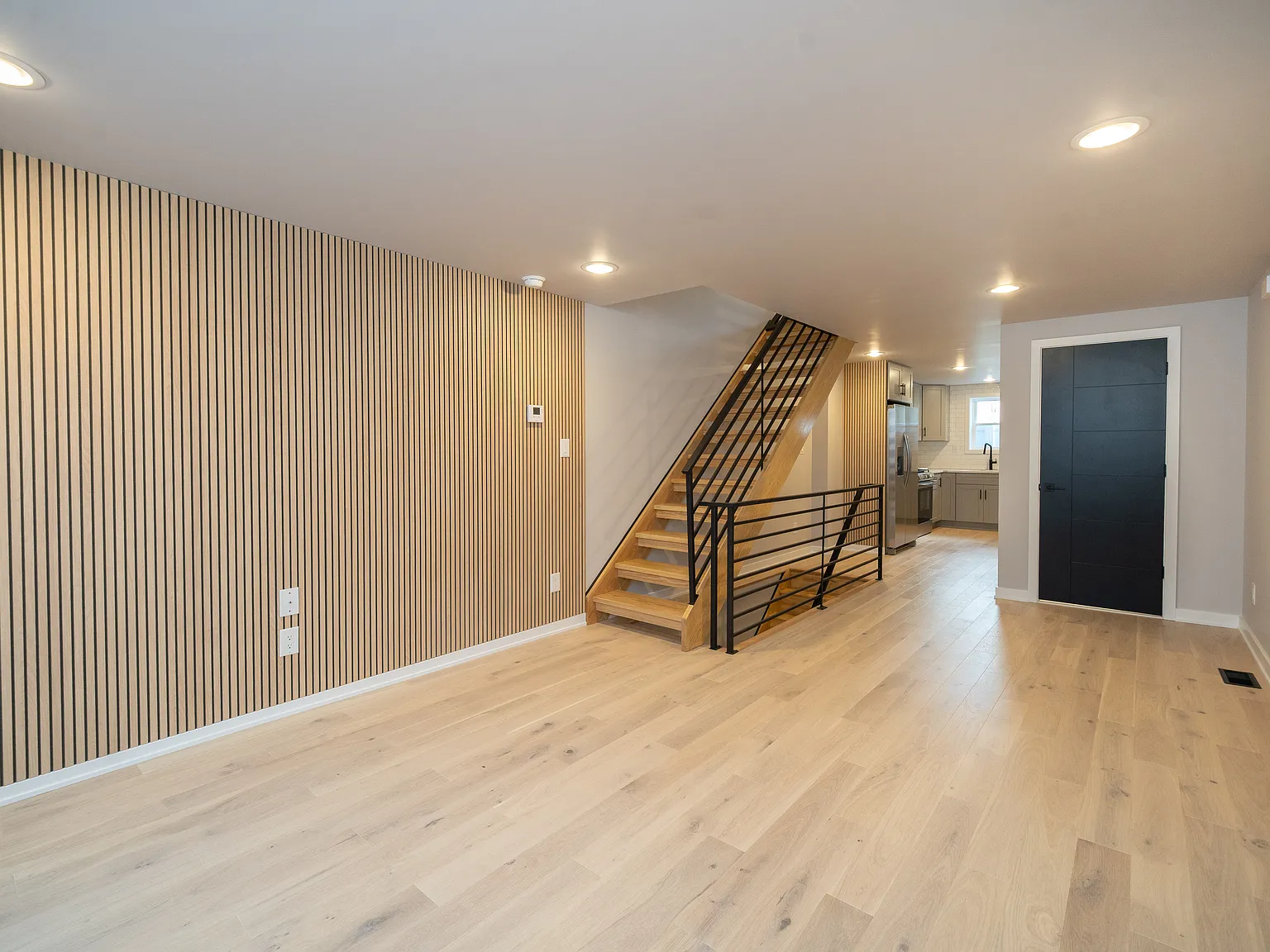 2 bed, 784 sqft, $2,700 — Photo 3