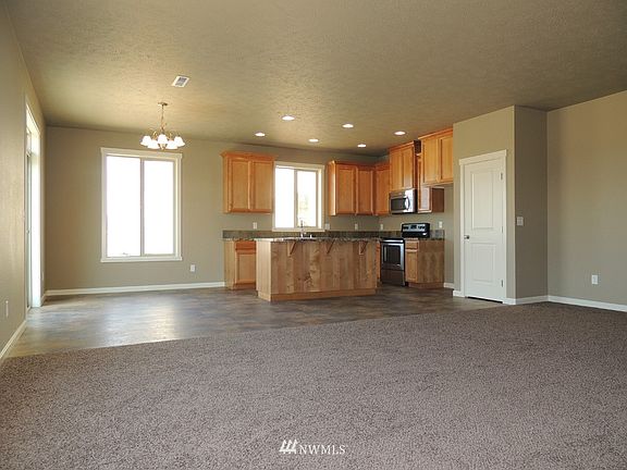 4th image of 915 Country Avenue