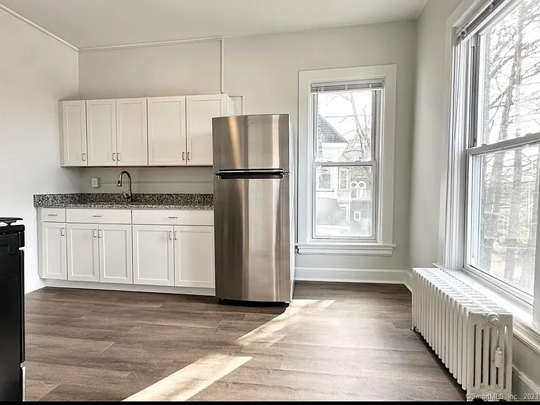 49 Chestnut St #4 — Photo 1