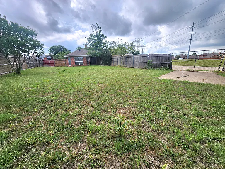 913 Wentwood Dr — Photo 13