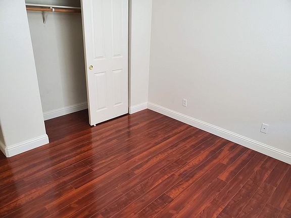 4th image of 420 Regency Park Cir