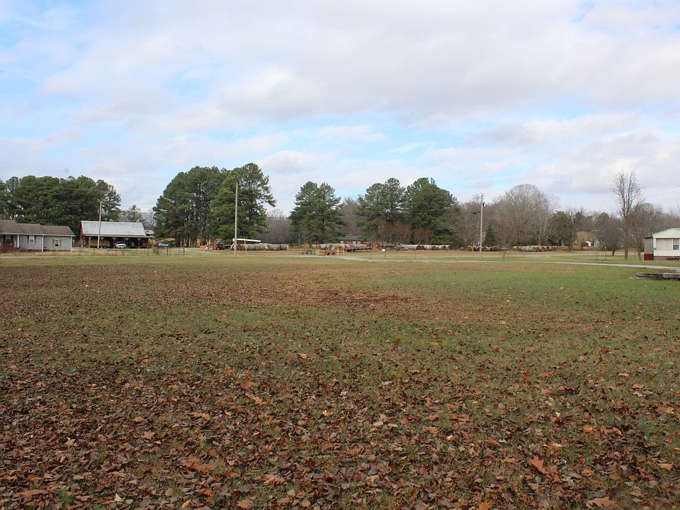 1st image of 121 Little Ln