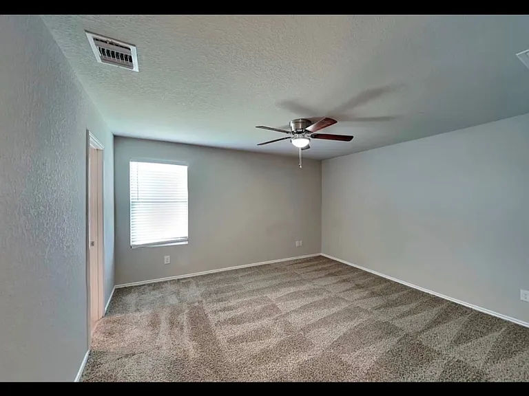 1408 Meadowlark Dr — Photo 3