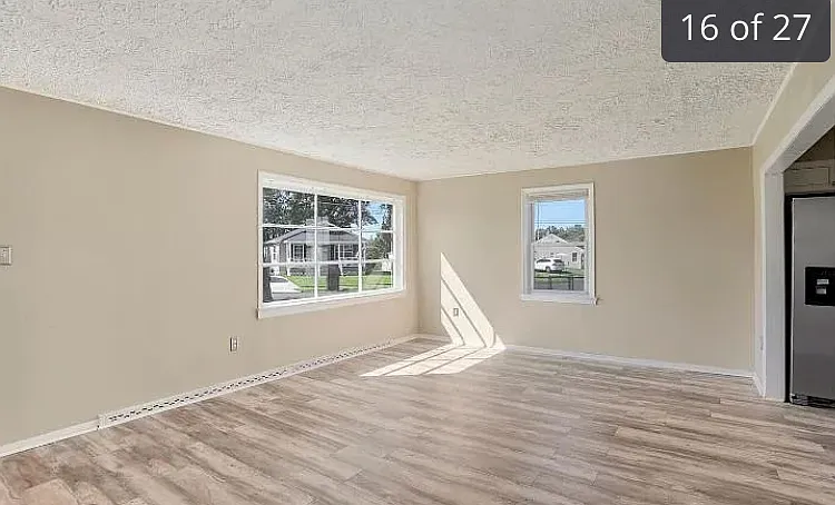 3 bed, 988 sqft, $2,300 — Photo 4