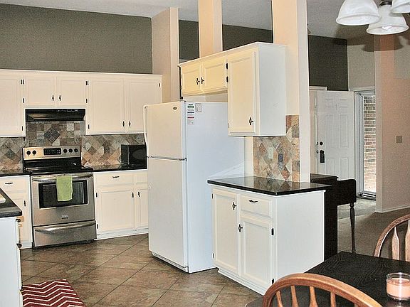 Kitchen/Dining/Entry