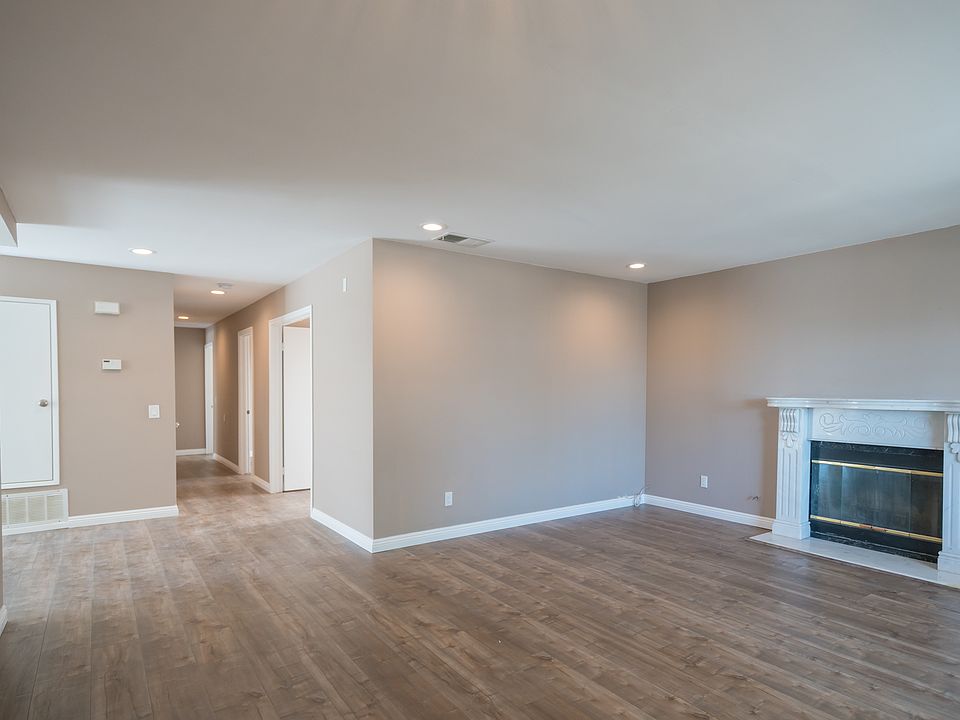 1st image of 25700 Vespucci Ave