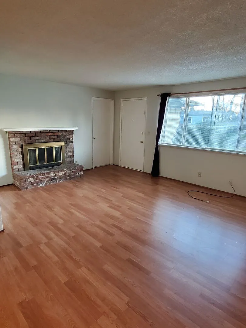 Building Photo - 446-448 S 51st Pl