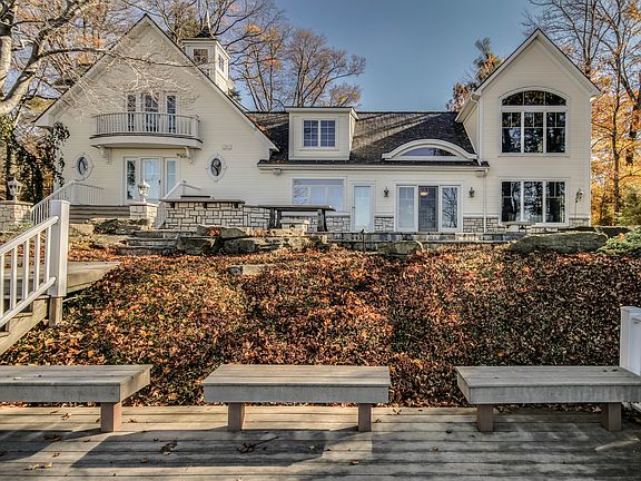 2nd image of 3009 Lakeshore Dr N