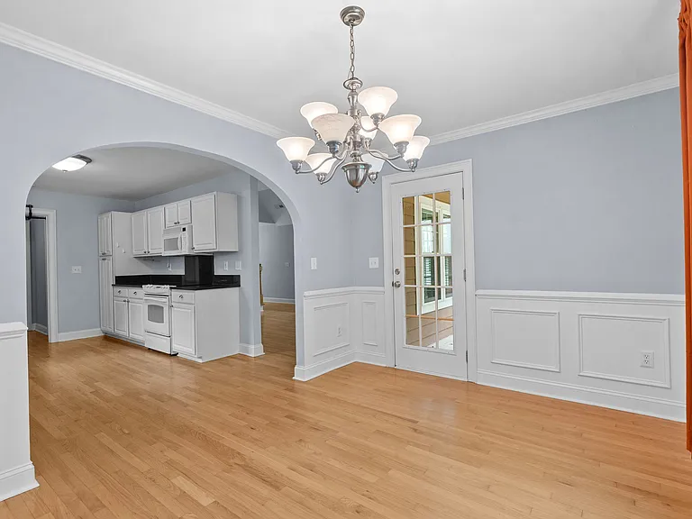 669 Fair Spring Dr — Photo 16