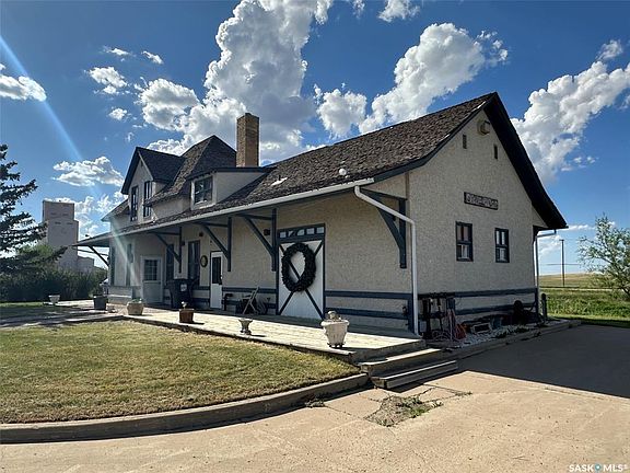 3rd image of 700 Main STREET E