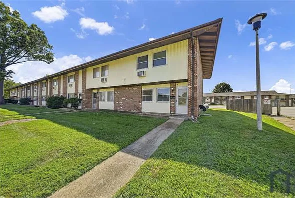 7565 Hazelcrest Dr — Photo 2