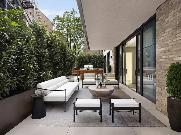 142 W 21st St #3A, New York, NY 10011