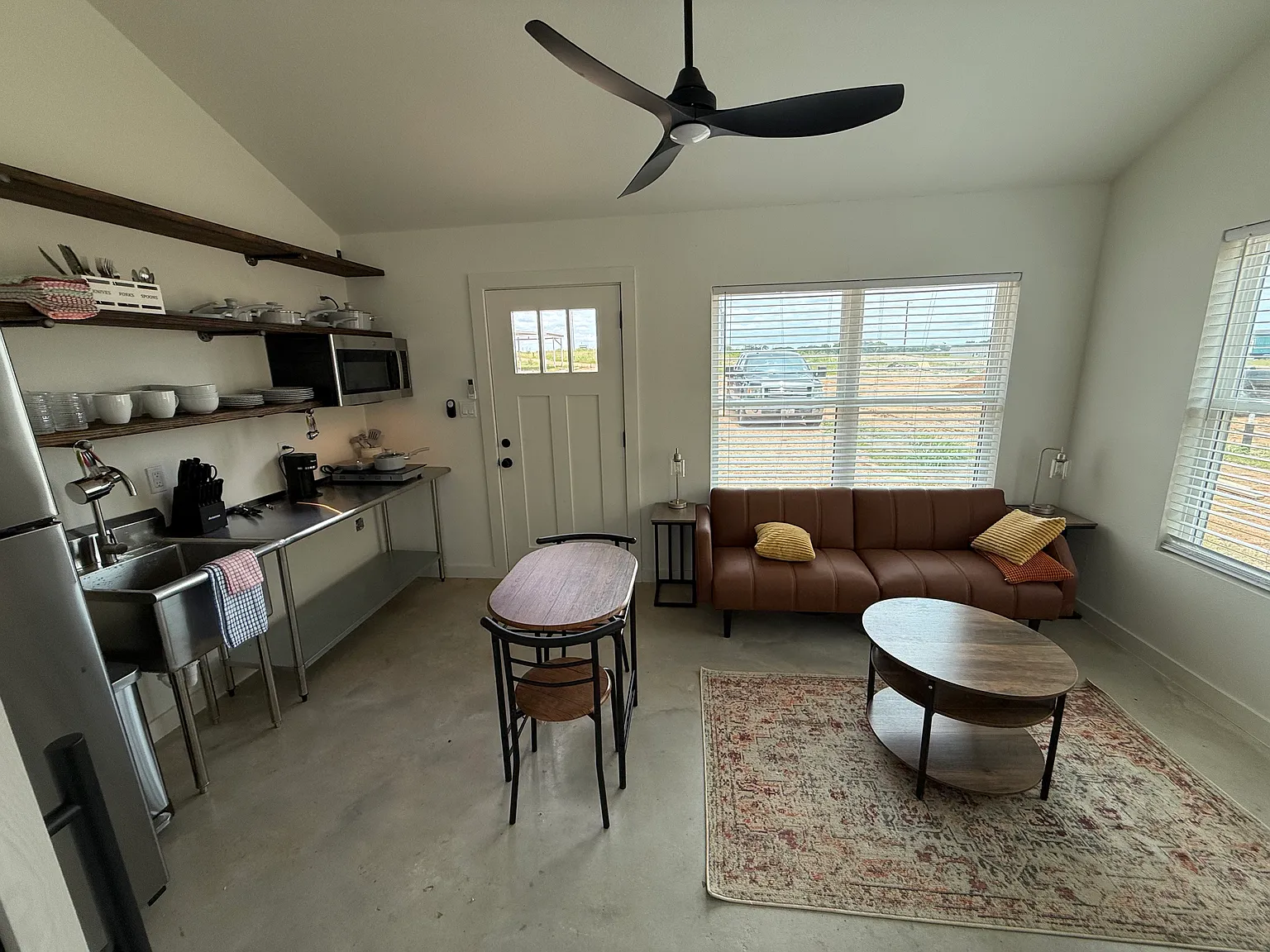 1 bed, 320 sqft, $950 — Photo 3