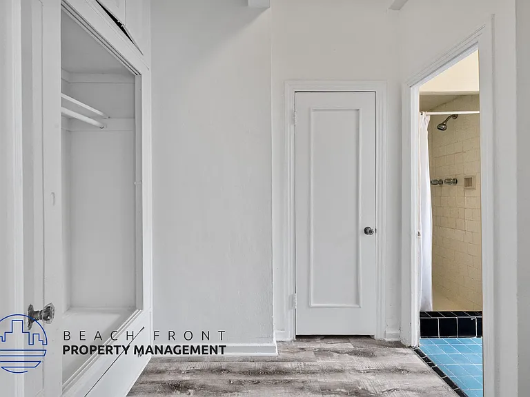 512 S. Hobart Blvd. — Photo 19
