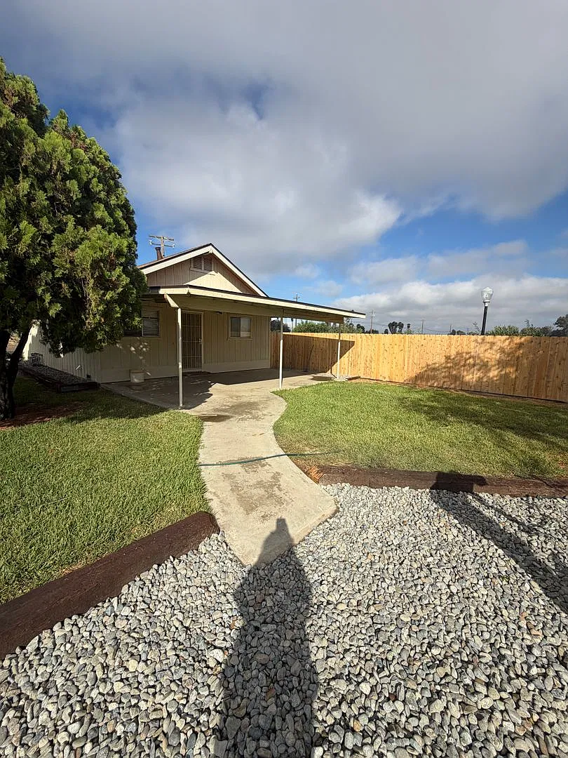 Charming 2-Bedroom Country Home for Rent in Lemoore! — Photo 1