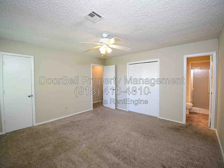 740 W Commercial St — Photo 11