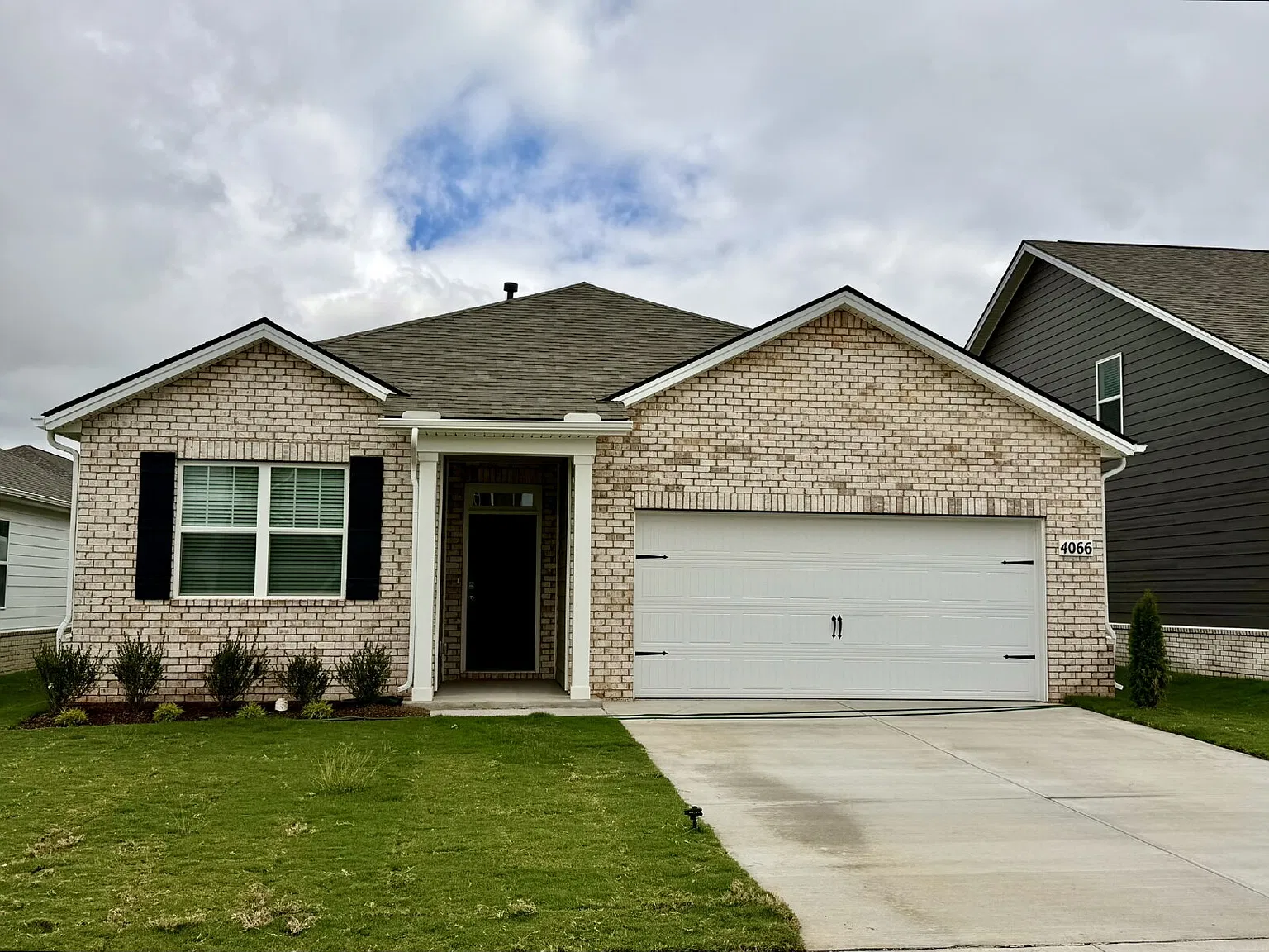 3 bed, 2.0 bath, 1618 sqft, $1,995 — Photo 1