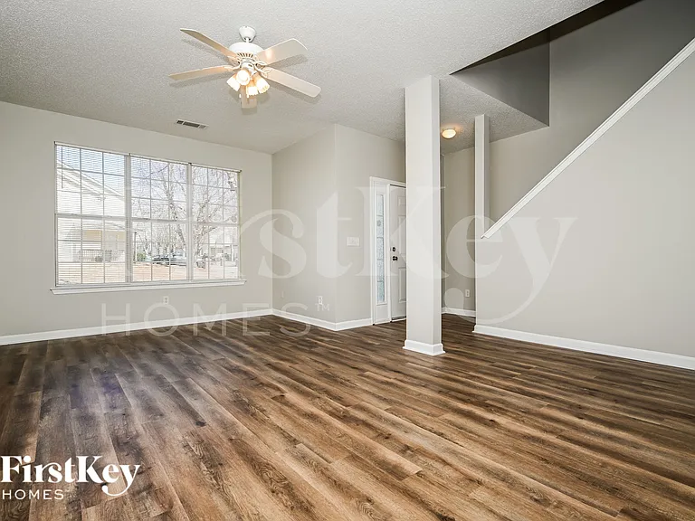 2355 Brianna Dr — Photo 2