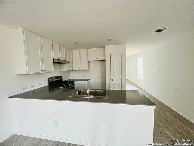 9268 James Bowie — Photo 8