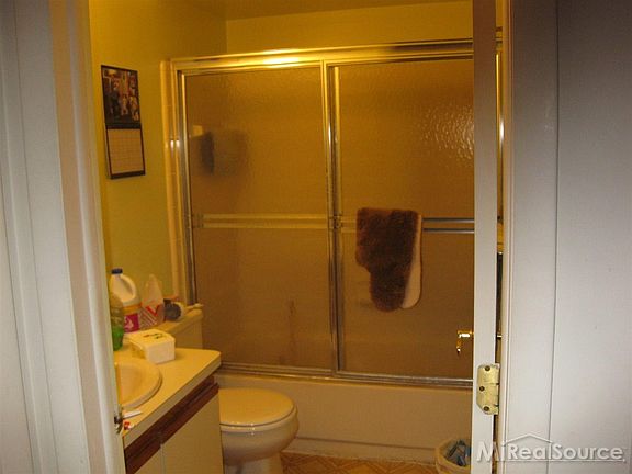4th image of 16500 Clarkson Dr