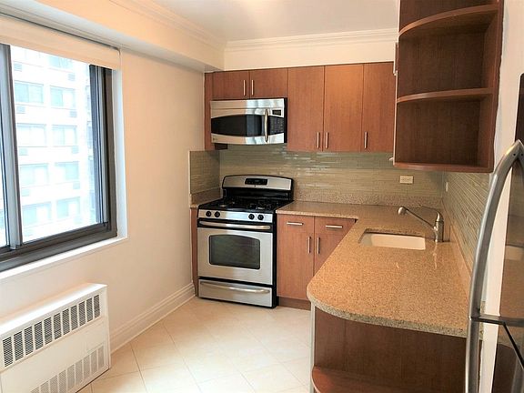3rd image of 135 W 96th St APT 8H