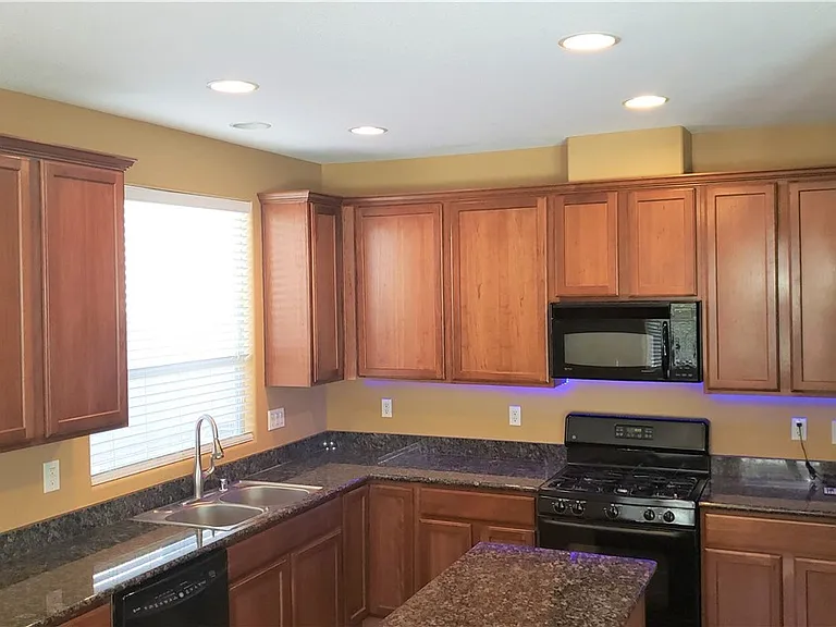 2819 Dunnottar Ave — Photo 10