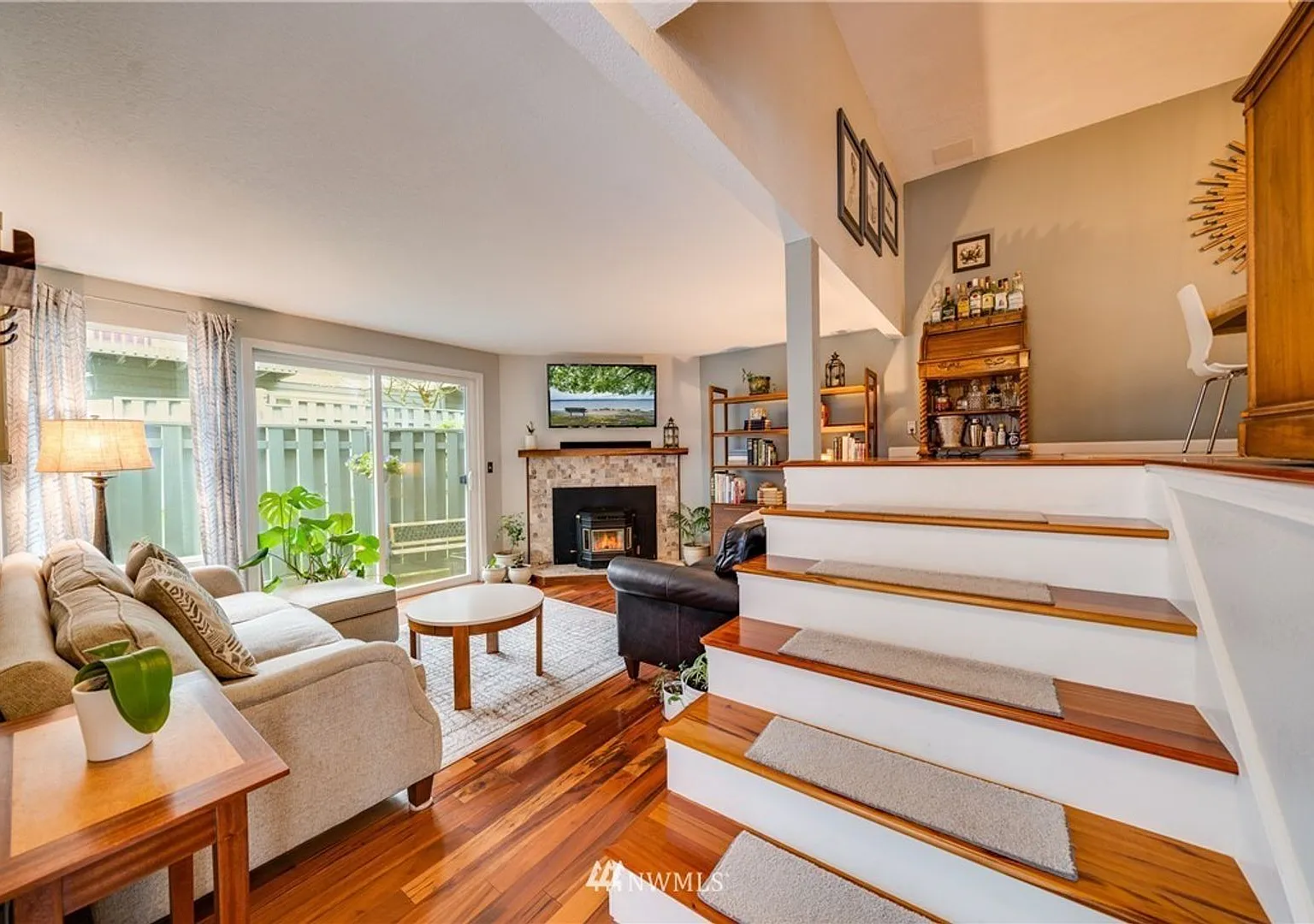Beautifully Remodeled 2 bed/1.5 Bath Townhome in Shoreline — Photo 3