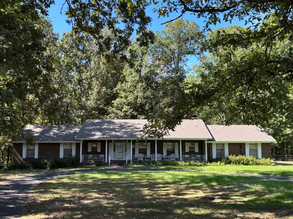 6849 Village Dr, Pine Bluff, AR 71603
