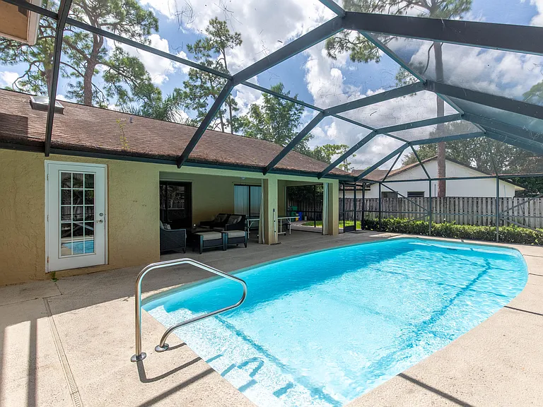 1123 Northumberland Ct — Photo 14