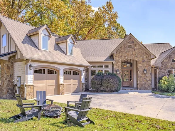 46 North Ridge Lane, Newland, NC 28657