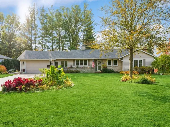 1105 S 5th Ave W, Newton, IA 50208