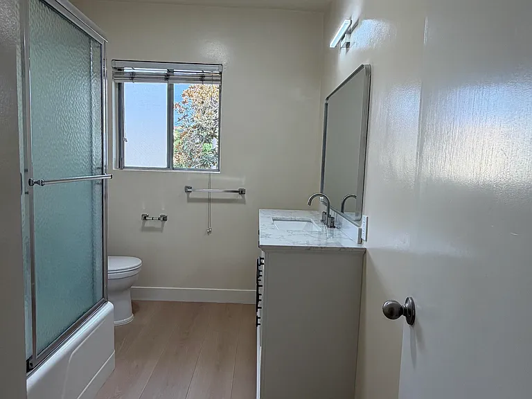 211 E Fairview Ave #4 — Photo 6