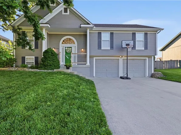 2304 NE Summerfield Dr, Blue Springs, MO 64029