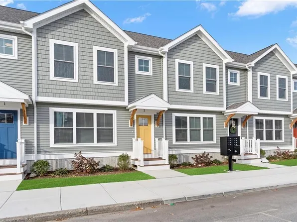 50 Mavis St Unit 2, Pawtucket, RI 02860