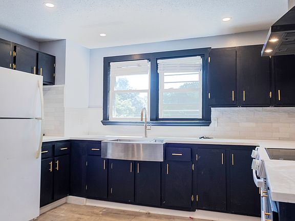 3rd image of 39 Hope St #3