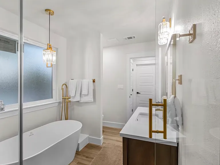 1143 Kings Hwy — Photo 5