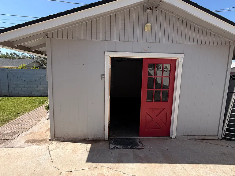 3419 E Turney Ave — Photo 3