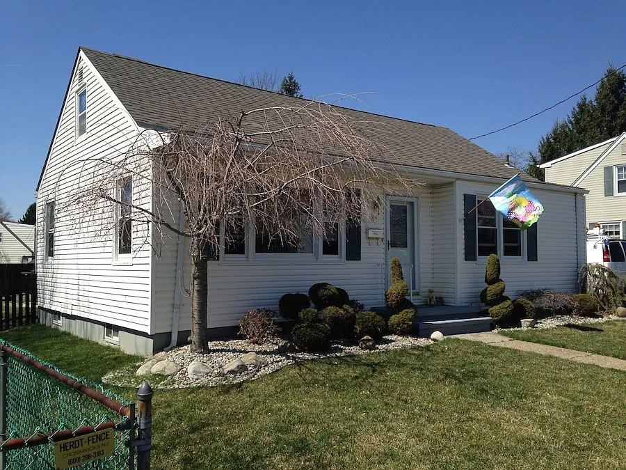 31 Norton Ave photo 1