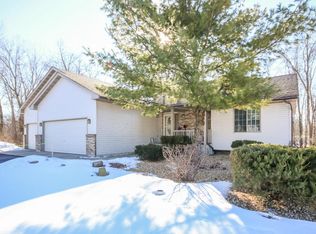 10601 N Martha Lake Dr, Chisago City, MN 55013