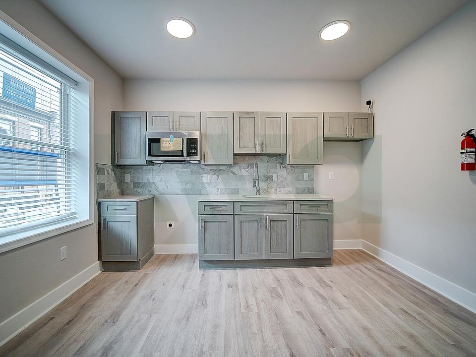 Kitchen includes stove and Fridge