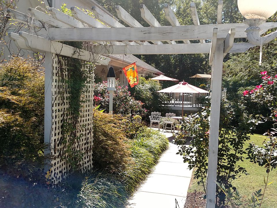 1st image of 872 Robertson Ln
